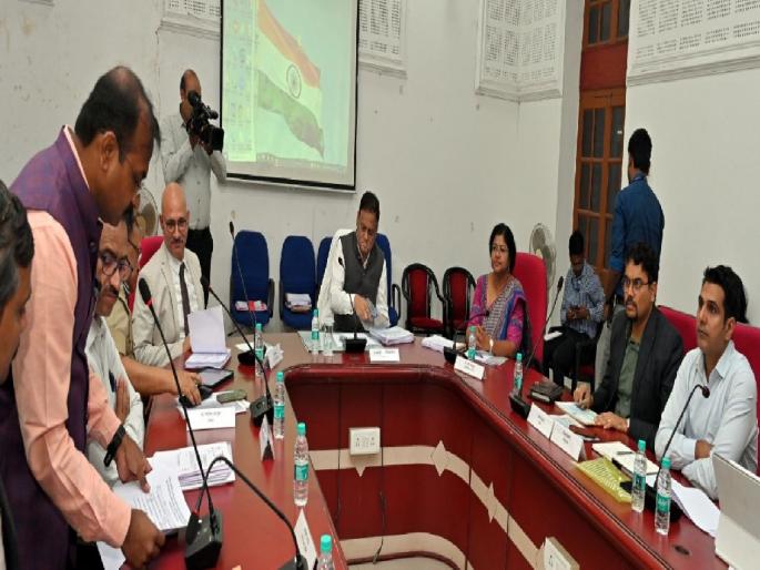 Justice Sandeep Shinde's committee reviewed the records of Maratha-Kunbi caste in Nagpur division | न्या. संदीप शिंदेंच्या समितीने घेतला नागपूर विभागातील मराठा-कुणबी जातीच्या अभिलेखासंदर्भात आढावा Justice Sandeep Shinde's committee reviewed the records of Maratha-Kunbi caste in Nagpur division | न्या. संदीप शिंदेंच्या समितीने घेतला नागपूर विभागातील मराठा-कुणबी जातीच्या अभिलेखासंदर्भात आढावा