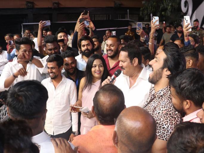 ‘Tere Bina Jiya Jaye Na’; Udayanraje Bhonsle won the hearts of Satarkar by singing in a special style | ‘तेरे बिना जिया जाए ना’; उदयनराजेंनी खास शैलीत गाणं गात जिंकली सातारकरांची मने ‘Tere Bina Jiya Jaye Na’; Udayanraje Bhonsle won the hearts of Satarkar by singing in a special style | ‘तेरे बिना जिया जाए ना’; उदयनराजेंनी खास शैलीत गाणं गात जिंकली सातारकरांची मने