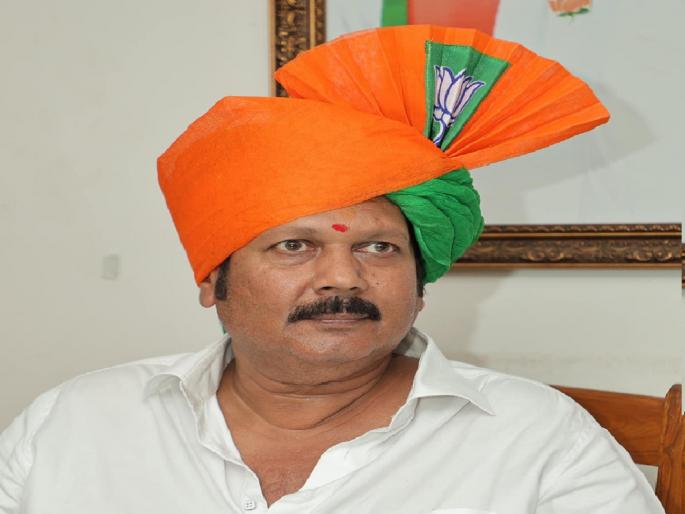 Curious about who's name from BJP for Satara Lok Sabha | साताऱ्यात राष्ट्रवादीचे ठरले..भाजप उदयनराजेंना उमेदवारी देणार? Curious about who's name from BJP for Satara Lok Sabha | साताऱ्यात राष्ट्रवादीचे ठरले..भाजप उदयनराजेंना उमेदवारी देणार?
