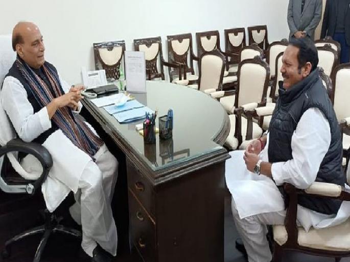 MP Udayan Raje has demanded to start a military recruitment center in Satara district | सातारा जिल्ह्यात सैन्य भरती केंद्र सुरू करावे, खासदार उदयनराजेंनी केली संरक्षण मंत्र्यांकडे मागणी MP Udayan Raje has demanded to start a military recruitment center in Satara district | सातारा जिल्ह्यात सैन्य भरती केंद्र सुरू करावे, खासदार उदयनराजेंनी केली संरक्षण मंत्र्यांकडे मागणी