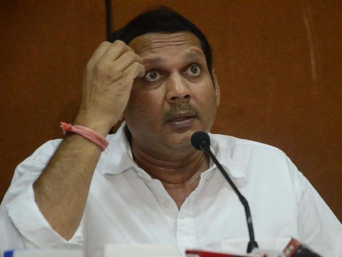 udayanraje bhosale indirectly slams former cm prithviraj chavan | 'त्या' मुख्यमंत्र्यांना फाईलवर सही करण्यासाठी पेन दिला, पण त्यांनी तो खिशात टाकला; उदयनराजेंनी सांगितला भन्नाट किस्सा udayanraje bhosale indirectly slams former cm prithviraj chavan | 'त्या' मुख्यमंत्र्यांना फाईलवर सही करण्यासाठी पेन दिला, पण त्यांनी तो खिशात टाकला; उदयनराजेंनी सांगितला भन्नाट किस्सा