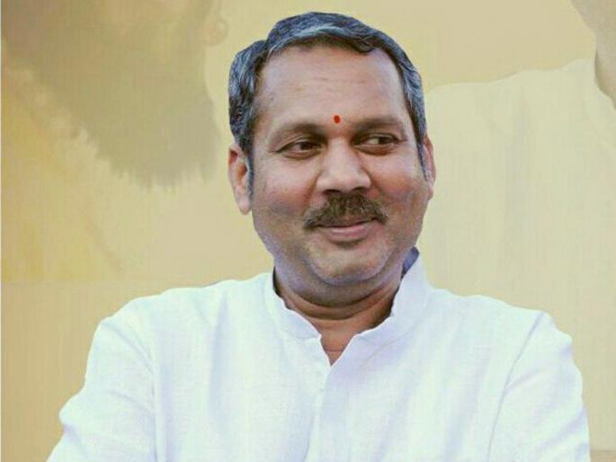 NCP MP udayanraje bhosale praises cm devendra fadnavis government | आमच्या लग्नात अक्षता टाका; उदयनराजे भाजपासाठी 'बॅटिंग' करतात तेव्हा...   NCP MP udayanraje bhosale praises cm devendra fadnavis government | आमच्या लग्नात अक्षता टाका; उदयनराजे भाजपासाठी 'बॅटिंग' करतात तेव्हा...