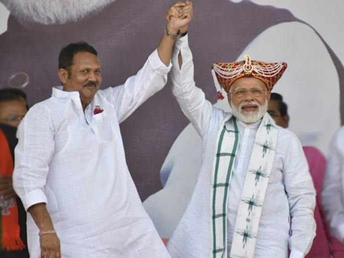 Maharashtra Election 2019: Udayanraje Bhonsle explains the reason of leaving NCP | Maharashtra Election 2019 : ...म्हणून मी निवडून आल्यावर लगेच राष्ट्रवादीची खासदारकी सोडली; उदयनराजेंनी सांगितलं कारण Maharashtra Election 2019: Udayanraje Bhonsle explains the reason of leaving NCP | Maharashtra Election 2019 : ...म्हणून मी निवडून आल्यावर लगेच राष्ट्रवादीची खासदारकी सोडली; उदयनराजेंनी सांगितलं कारण