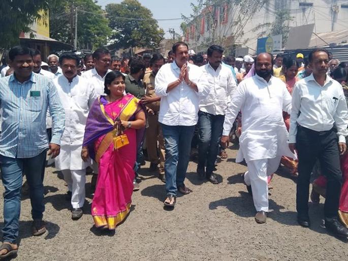 Lok Sabha Election 2019 and Udayan Rajen left the promotional tour for halfway! | Lok Sabha Election 2019 .. आणि उदयनराजेंनी प्रचार दौरा अर्ध्यावरच सोडला! Lok Sabha Election 2019 and Udayan Rajen left the promotional tour for halfway! | Lok Sabha Election 2019 .. आणि उदयनराजेंनी प्रचार दौरा अर्ध्यावरच सोडला!