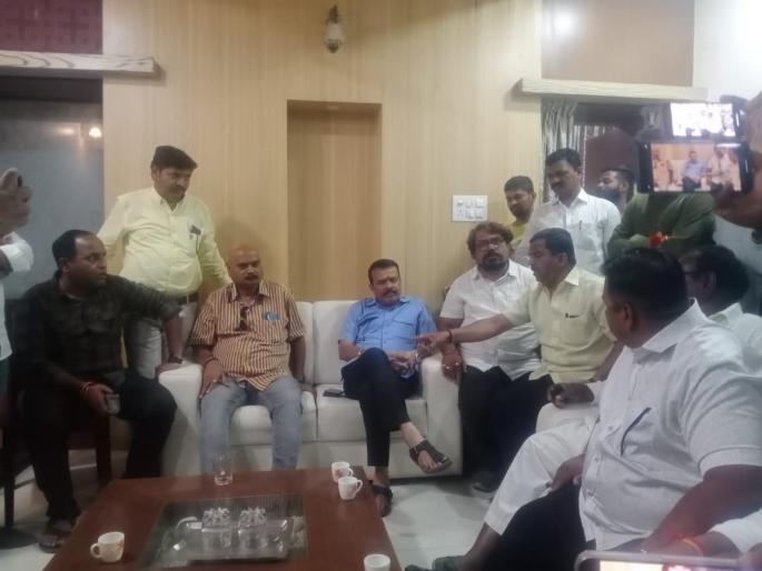 Supporters of Udayan Raje angry over omission of name in candidate list | उमेदवार यादीत नाव डावलल्याने उदयनराजे समर्थक संतप्त; राजीनाम्याचा इशारा... Supporters of Udayan Raje angry over omission of name in candidate list | उमेदवार यादीत नाव डावलल्याने उदयनराजे समर्थक संतप्त; राजीनाम्याचा इशारा...