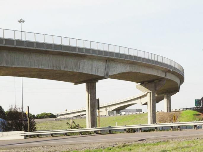Ministry of Defense green light on the city's flyover | नगरच्या उड्डाणपुलाला संरक्षण मंत्रालयाचा हिरवा कंदील Ministry of Defense green light on the city's flyover | नगरच्या उड्डाणपुलाला संरक्षण मंत्रालयाचा हिरवा कंदील