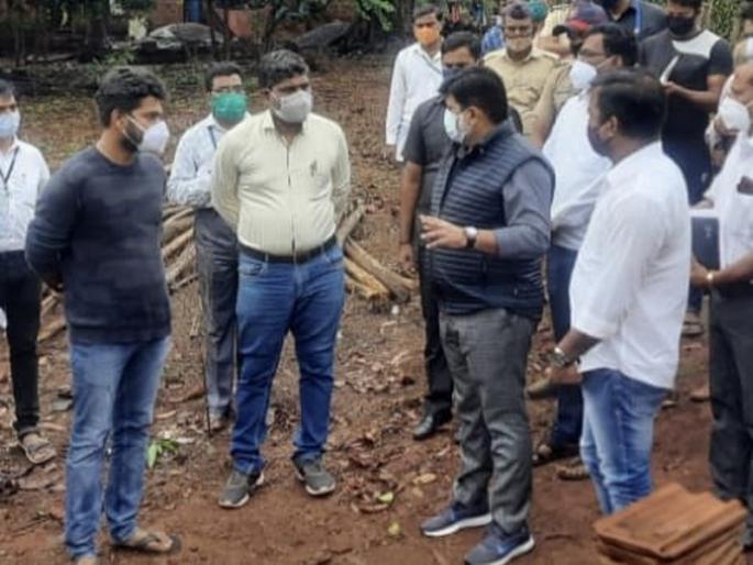 Tauktae Cyclone: Minister Uday Samant had on Monday inquired about the damage caused by the storm in ratnagiri | Tauktae Cyclone: मंत्री उदय सामंत सकाळपासून ऑन फिल्ड; नुकसानग्रस्ताना करणार 'ऑन द स्पॉट' मदत Tauktae Cyclone: Minister Uday Samant had on Monday inquired about the damage caused by the storm in ratnagiri | Tauktae Cyclone: मंत्री उदय सामंत सकाळपासून ऑन फिल्ड; नुकसानग्रस्ताना करणार 'ऑन द स्पॉट' मदत