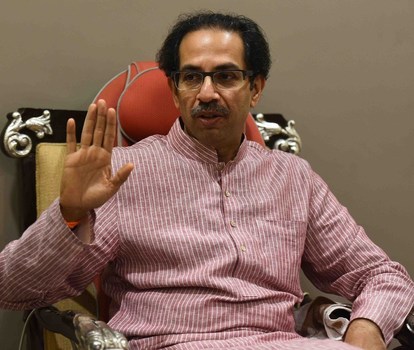 maharashtra minister girish mahajan for suggesting liquor brands be named after women | महाराष्ट्र सरकारच्या मंत्र्यानं दारूविक्री वाढावी यासाठी कसलीय कंबर, उद्धव ठाकरेंची भाजपावर खोचक टीका maharashtra minister girish mahajan for suggesting liquor brands be named after women | महाराष्ट्र सरकारच्या मंत्र्यानं दारूविक्री वाढावी यासाठी कसलीय कंबर, उद्धव ठाकरेंची भाजपावर खोचक टीका