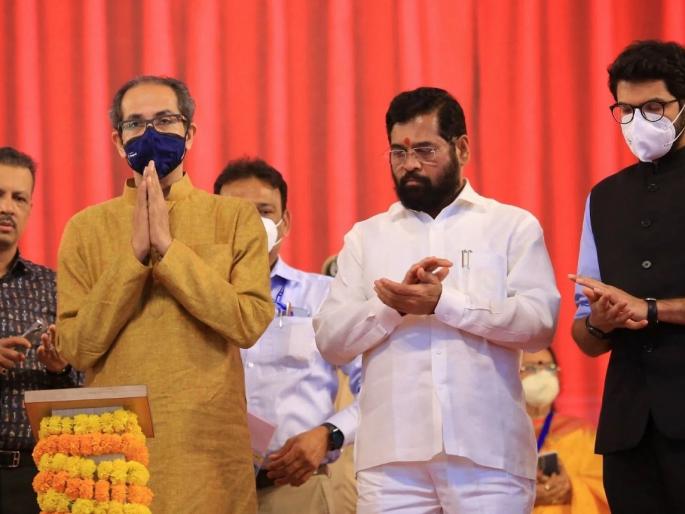 bjp leader atul bhatkhalkar targets cm uddhav thackeray over shiv sena mla maharashtra political crisis eknath shinde cabinet | “मुख्यमंत्र्यांना सोडून अवघे मंत्रिमंडळ पक्षाच्या आमदारांसह फुटते ही जगातली एकांडी घटना असावी” bjp leader atul bhatkhalkar targets cm uddhav thackeray over shiv sena mla maharashtra political crisis eknath shinde cabinet | “मुख्यमंत्र्यांना सोडून अवघे मंत्रिमंडळ पक्षाच्या आमदारांसह फुटते ही जगातली एकांडी घटना असावी”