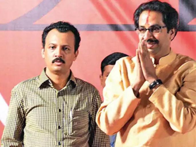 coronavirus milind narvekar attends meeting called by governor instead of cm uddhav thackeray kkg | राज्यपालांनी बोलावलेल्या बैठकीला मुख्यमंत्र्यांची दांडी; मिलिंद नार्वेकरांच्या उपस्थितीनं भुवया उंचावल्या coronavirus milind narvekar attends meeting called by governor instead of cm uddhav thackeray kkg | राज्यपालांनी बोलावलेल्या बैठकीला मुख्यमंत्र्यांची दांडी; मिलिंद नार्वेकरांच्या उपस्थितीनं भुवया उंचावल्या