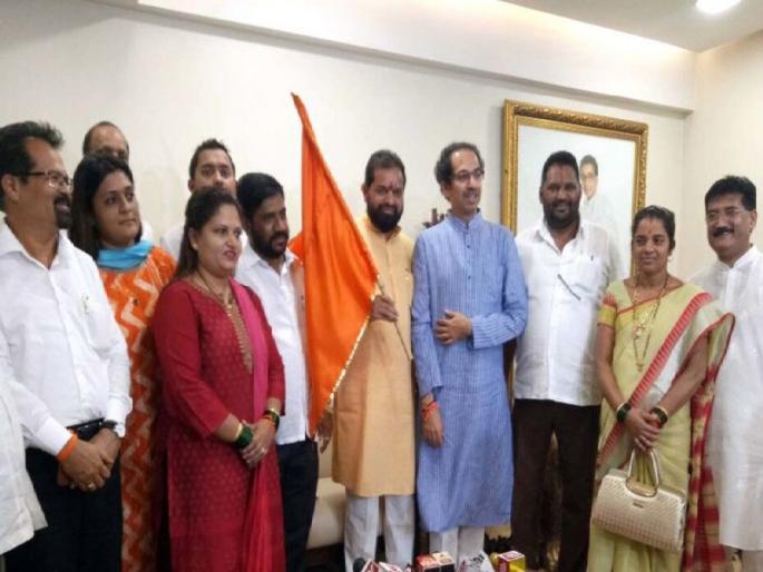 Shiv Sena's Rocket Bharari, MNS to Oppati and BJP also injured; Six corporators 'Shivbandh' | शिवसेनेची ‘रॉकेट’भरारी, मनसेला आपटीबार तर भाजपाही घायाळ; सहा नगरसेवक ‘शिवबंधनात’ Shiv Sena's Rocket Bharari, MNS to Oppati and BJP also injured; Six corporators 'Shivbandh' | शिवसेनेची ‘रॉकेट’भरारी, मनसेला आपटीबार तर भाजपाही घायाळ; सहा नगरसेवक ‘शिवबंधनात’