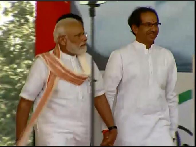 Modi came in hand with Uddhav Thackeray at the stage | मोदी स्टेजवर उद्धव ठाकरेंचा हातात हात धरूनच आले, 'छोटा भाऊ' म्हणाले! Modi came in hand with Uddhav Thackeray at the stage | मोदी स्टेजवर उद्धव ठाकरेंचा हातात हात धरूनच आले, 'छोटा भाऊ' म्हणाले!