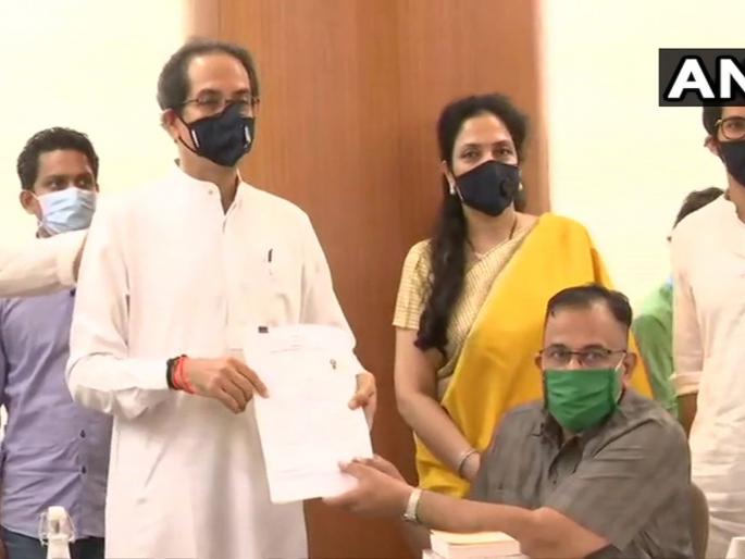 cm uddhav thackeray files nomination form for mlc election kkg | मुख्यमंत्री उद्धव ठाकरेंकडून विधान परिषद निवडणुकीचा उमेदवारी अर्ज दाखल cm uddhav thackeray files nomination form for mlc election kkg | मुख्यमंत्री उद्धव ठाकरेंकडून विधान परिषद निवडणुकीचा उमेदवारी अर्ज दाखल