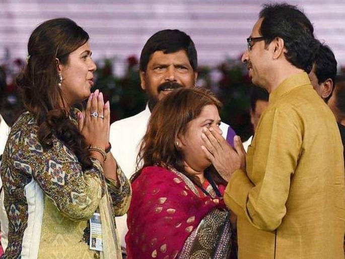 Our Government will create a Maharashtra that is intended for Munde Saheb; Uddhav Thackeray to Pankaja mundhe | आपलं सरकार मुंडे साहेबांना अभिप्रेत असा महाराष्ट्र घडवेल; उद्धव ठाकरेंची पंकजाताईंना ग्वाही Our Government will create a Maharashtra that is intended for Munde Saheb; Uddhav Thackeray to Pankaja mundhe | आपलं सरकार मुंडे साहेबांना अभिप्रेत असा महाराष्ट्र घडवेल; उद्धव ठाकरेंची पंकजाताईंना ग्वाही