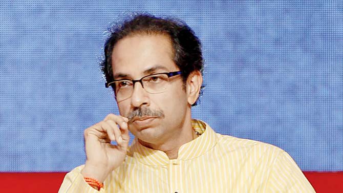 Shiv Sena Editorial on Pakistan statement on Article 370 | ...म्हणून शिवसेनेने केलं पाकिस्तानचं त्रिवार अभिनंदन Shiv Sena Editorial on Pakistan statement on Article 370 | ...म्हणून शिवसेनेने केलं पाकिस्तानचं त्रिवार अभिनंदन