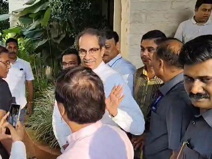 Maharashtra Assembly Election: Uddhav Thackeray is about to leave the house of Vaibhav Naik, while asking the crowd, "How did the tour start?" | उद्धव ठाकरे वैभव नाईकांच्या घरातून बाहेर पडणार, इतक्यात गर्दीतून विचारले,"दौऱ्याची सुरुवात कशी झाली" Maharashtra Assembly Election: Uddhav Thackeray is about to leave the house of Vaibhav Naik, while asking the crowd, "How did the tour start?" | उद्धव ठाकरे वैभव नाईकांच्या घरातून बाहेर पडणार, इतक्यात गर्दीतून विचारले,"दौऱ्याची सुरुवात कशी झाली"