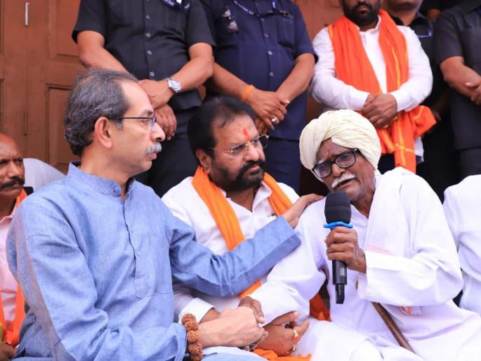 90 year old farmer breaks down in tears while expressing his situation to uddhav thackeray | उद्धव ठाकरेंसमोर व्यथा मांडताना ९० वर्षीय शेतकऱ्याला रडू कोसळले; म्हणाले, “कर्जमाफी...” 90 year old farmer breaks down in tears while expressing his situation to uddhav thackeray | उद्धव ठाकरेंसमोर व्यथा मांडताना ९० वर्षीय शेतकऱ्याला रडू कोसळले; म्हणाले, “कर्जमाफी...”