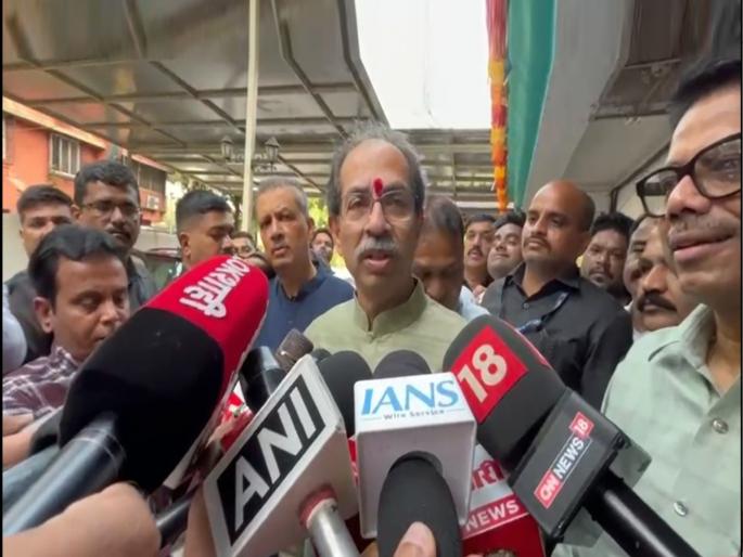 uddhav thackeray meet sanjay raut at home and inquired about his health | उद्धव ठाकरेंनी घेतली संजय राऊतांची भेट, केली तब्येतीची विचारपूस; म्हणाले, “आता लवकरच...” uddhav thackeray meet sanjay raut at home and inquired about his health | उद्धव ठाकरेंनी घेतली संजय राऊतांची भेट, केली तब्येतीची विचारपूस; म्हणाले, “आता लवकरच...”