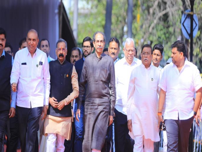 uddhav thackeray slams bjp over dharavi redevelopment project and adani group | आम्ही अदानींना प्रश्न विचारले, मग चमचे का वाजू लागले?; ठाकरेंचा भाजपला बोचरा सवाल uddhav thackeray slams bjp over dharavi redevelopment project and adani group | आम्ही अदानींना प्रश्न विचारले, मग चमचे का वाजू लागले?; ठाकरेंचा भाजपला बोचरा सवाल