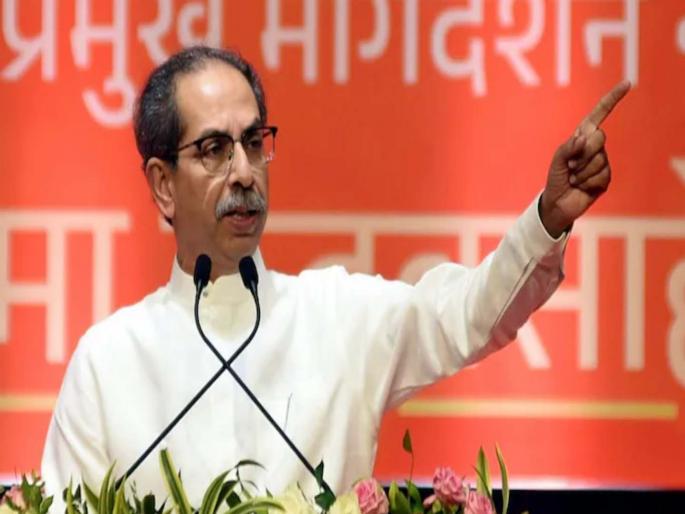 Rail Kamgar Sena convention Uddhav Thackeray criticized the central government | "रिझर्वेशन देऊनही काही जण डबे बदलतात"; गोरखपूरसाठी कोकण रेल्वेच्या मार्गात बदलल करण्यावरुन ठाकरेंचा इशारा
