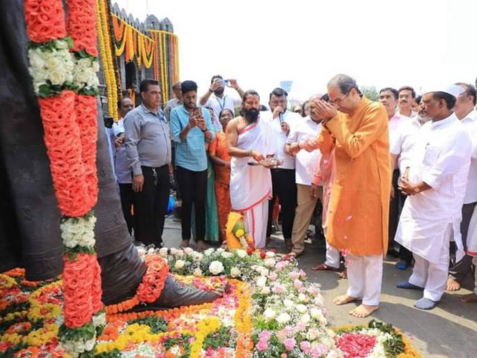 Uddhav Thackeray saluted Chhatrapati Shivaji Maharaj | उद्धव ठाकरे यांनी केले छत्रपती शिवाजी महाराजांना अभिवादन