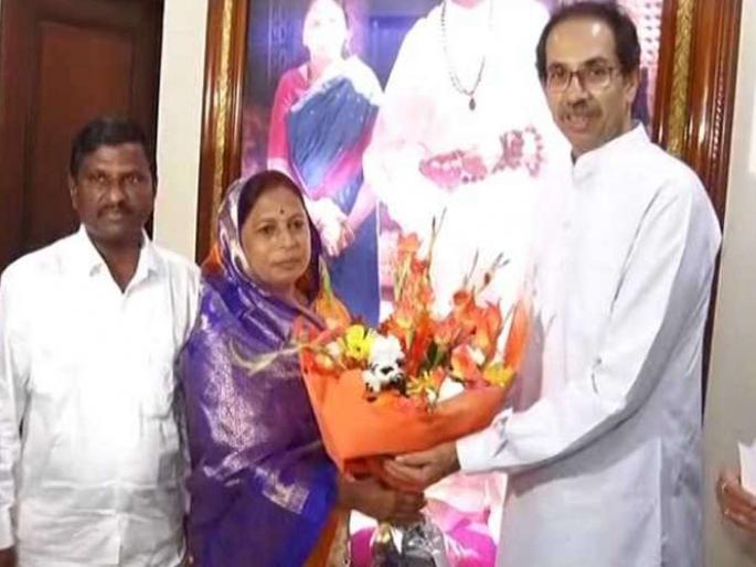 independent MLA Manjula Gavit support to Shiv Sena | अजून एक अपक्ष आमदार शिवसेनेच्या गोटात, मंजुळा गावित यांनी दिला पाठिंबा