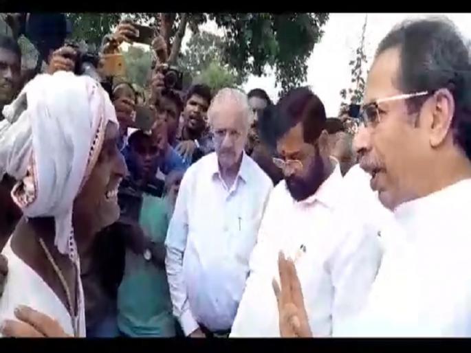 Farmers' tears erupted in front of Uddhav Thackeray while explain crop damage status | उद्धव ठाकरेंसमोर शेतकऱ्यांच्या अश्रूंचा बांध फुटला Farmers' tears erupted in front of Uddhav Thackeray while explain crop damage status | उद्धव ठाकरेंसमोर शेतकऱ्यांच्या अश्रूंचा बांध फुटला