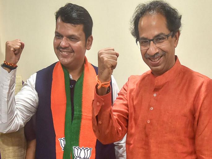 cm devendra fadnavis preparing shiv senas candidate list says uddhav Thackeray | मुख्यमंत्रीच तयार करताहेत शिवसेनेची यादी; उद्धव ठाकरेंच्या दाव्याने भुवया उंचावल्या