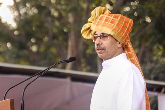 It all started, so why the restriction on marriage? Direct question to Chief Minister Uddhav Thackeray! | सगळेच सुरू मग आता लग्नातील पंगतीवरच निर्बंध का? थेट सवाल तोही मुख्यमंत्री उद्धव ठाकरेंनाच! 