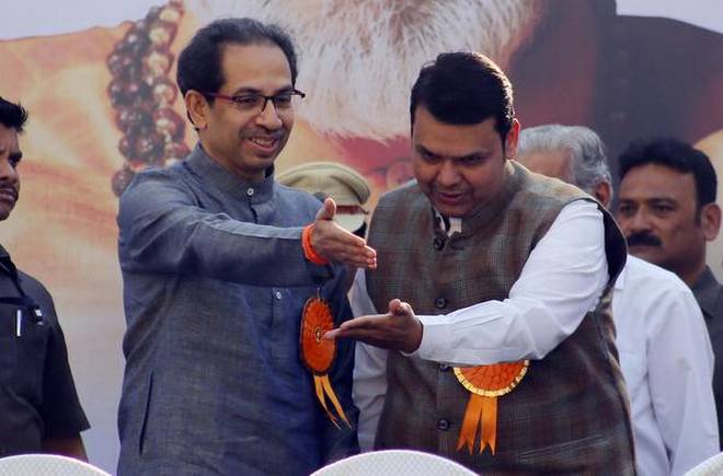 Who is the next chief minister? BJP-Shiv Sena claiming again | पुढील मुख्यमंत्री कोणाचा? भाजपा-शिवसेनेत पुन्हा जुंपली Who is the next chief minister? BJP-Shiv Sena claiming again | पुढील मुख्यमंत्री कोणाचा? भाजपा-शिवसेनेत पुन्हा जुंपली