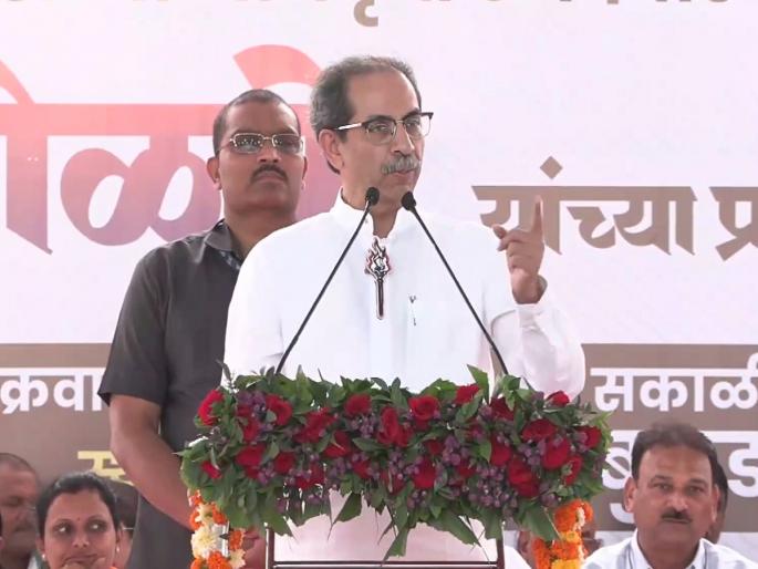 Uddhav Thackeray : saffron flag does not look good in the hands of robbers; Uddhav Thackeray slams bjp shinde sena | शिवरायांचा भगवा झेंडा दरोडेखोरांच्या हातात शोभून दिसत नाही; उद्धव ठाकरे कडाडले Uddhav Thackeray : saffron flag does not look good in the hands of robbers; Uddhav Thackeray slams bjp shinde sena | शिवरायांचा भगवा झेंडा दरोडेखोरांच्या हातात शोभून दिसत नाही; उद्धव ठाकरे कडाडले