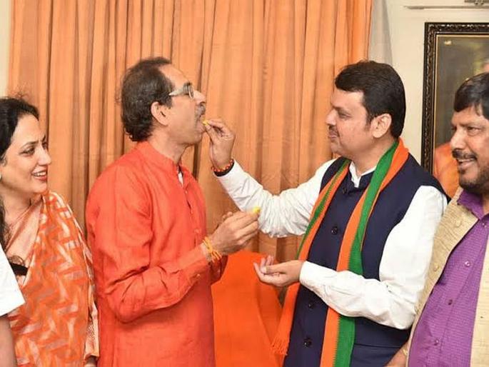 Chief Minister to BJP; Half of the Ministers to the Shiv Sena in maharashtra government | मुख्यमंत्रिपद भाजपकडेच,शिवसेनेला निम्मी मंत्रिपदे; सत्ता स्थापनेचा तिढा सुटणार Chief Minister to BJP; Half of the Ministers to the Shiv Sena in maharashtra government | मुख्यमंत्रिपद भाजपकडेच,शिवसेनेला निम्मी मंत्रिपदे; सत्ता स्थापनेचा तिढा सुटणार