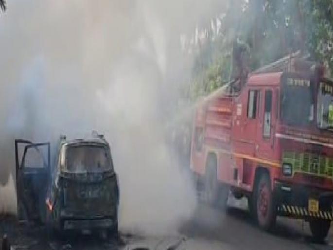 Car catches fire tank explodes in Udgaon Kolhapur, 7 people survive | Kolhapur: कारला लागली आग, टाकीचा स्फोट; ७ जण बालंबाल बचावले Car catches fire tank explodes in Udgaon Kolhapur, 7 people survive | Kolhapur: कारला लागली आग, टाकीचा स्फोट; ७ जण बालंबाल बचावले