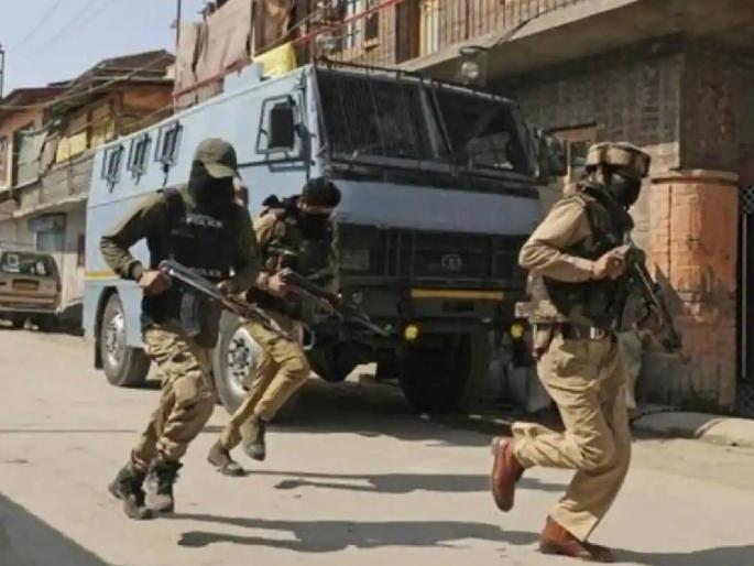 Security forces kill two Pakistani terrorists including a senior Jaish commander in Jammu and Kashmir | जम्मू आणि काश्मीरमध्ये सुरक्षा दलांची कारवाई, जैशच्या एका वरिष्ठ कमांडरसह दोन पाकिस्तानी दहशतवादी ठार Security forces kill two Pakistani terrorists including a senior Jaish commander in Jammu and Kashmir | जम्मू आणि काश्मीरमध्ये सुरक्षा दलांची कारवाई, जैशच्या एका वरिष्ठ कमांडरसह दोन पाकिस्तानी दहशतवादी ठार