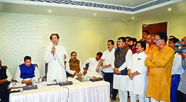 On the road against the government; I am with you: Uddhav Thackeray | सरकारविरोधात रस्त्यावर या; मी तुमच्यासोबत : उद्धव ठाकरे