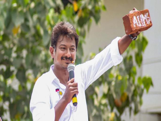 tamil nadu assembly elections : bjp worker files complaint against udhayanidhi stalin for stealing brick from aiims in madurai | 'DMKचे नेते उदयनिधी स्टॅलिन यांनी एम्समधून विट चोरली', भाजपा कार्यकर्त्याकडून पोलिसांत तक्रार 
