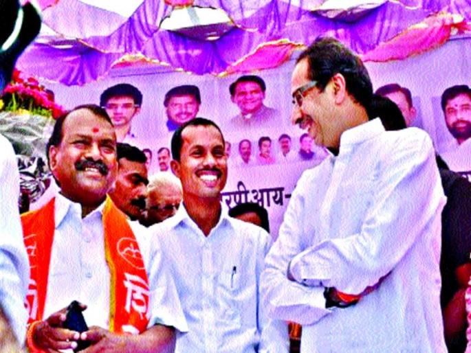 Thackeray's remarks, a gunfire in a rally of Rajendra singhs | उद्धवांचे बविआवर टीकास्त्र, राजेंद्र गावितांच्या प्रचारसभेत तोफ डागली Thackeray's remarks, a gunfire in a rally of Rajendra singhs | उद्धवांचे बविआवर टीकास्त्र, राजेंद्र गावितांच्या प्रचारसभेत तोफ डागली