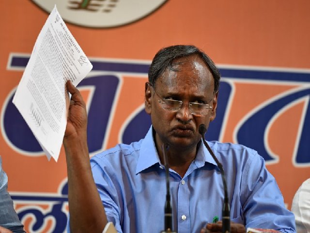 The serious allegations made by the Congress leader on the Supreme Court | EVM संशयावरुन काँग्रेस नेत्याने सुप्रीम कोर्टावर केले गंभीर आरोप The serious allegations made by the Congress leader on the Supreme Court | EVM संशयावरुन काँग्रेस नेत्याने सुप्रीम कोर्टावर केले गंभीर आरोप