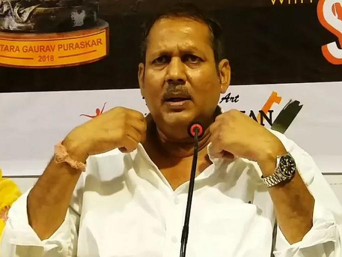 Shouting to Chief Minister Shiv Sena over blowing Udayan Raje's collar, fadanvis says | उदयनराजेंच्या 'कॉलर' उडवण्यावरुन मुख्यमंत्र्यांचा शिवसेनेला टोला, म्हणाले... Shouting to Chief Minister Shiv Sena over blowing Udayan Raje's collar, fadanvis says | उदयनराजेंच्या 'कॉलर' उडवण्यावरुन मुख्यमंत्र्यांचा शिवसेनेला टोला, म्हणाले...