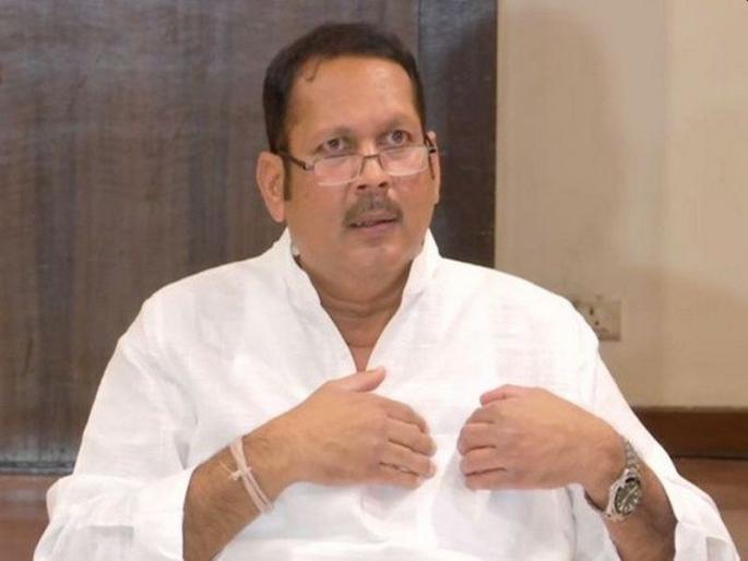 The panel of the grade separator fell down spontaneously; Protest by MP UdayanRaje Bhosale supporters | ग्रेड सेपरेटरचा फलक आपसूकच खाली पडला; उदयनराजे भोसले समर्थकांकडून निषेध