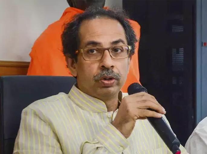 Don't take ticket money from poor laborers, CM uddhav thackeray urges central government MMG | गरीब मजूरांकडून तिकीटाचे पैसे घेऊ नका, मुख्यमंत्र्यांची केंद्र सरकारला विनंती Don't take ticket money from poor laborers, CM uddhav thackeray urges central government MMG | गरीब मजूरांकडून तिकीटाचे पैसे घेऊ नका, मुख्यमंत्र्यांची केंद्र सरकारला विनंती