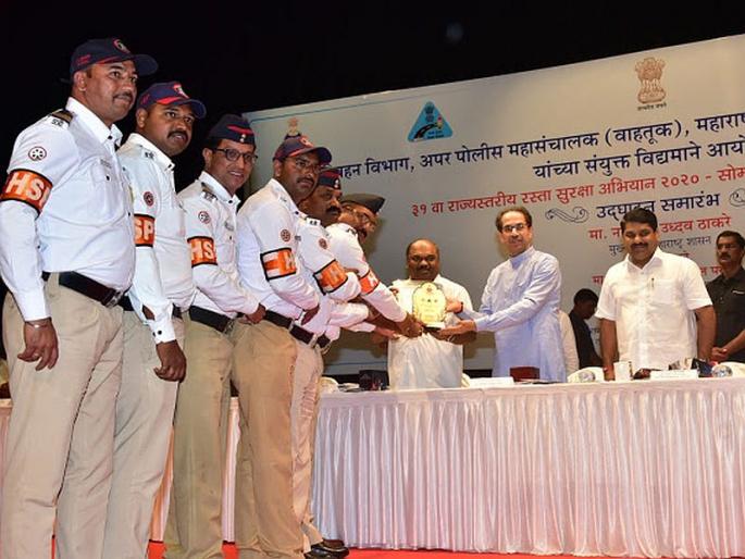 India, one step ahead of China in accident growth, calls on CM uddhav thackarey for road safety | चीनमध्ये 45 हजार तर भारतात 1.50 लाख अपघात, रस्ते सुरक्षेसाठी मुख्यमंत्र्यांचं आवाहन India, one step ahead of China in accident growth, calls on CM uddhav thackarey for road safety | चीनमध्ये 45 हजार तर भारतात 1.50 लाख अपघात, रस्ते सुरक्षेसाठी मुख्यमंत्र्यांचं आवाहन