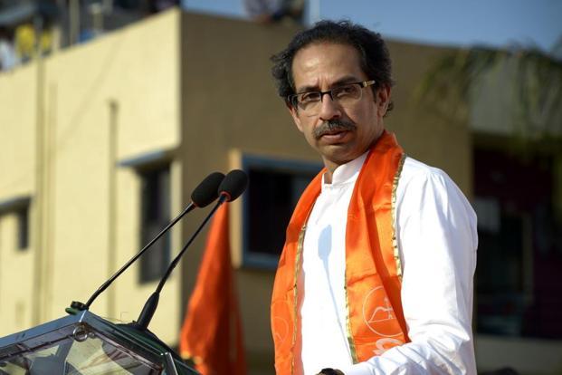 Uddhav Thackeray critics on Congress manifesto, to save BJP's manifesto in latur | भाजपाच्या जाहीरनाम्याच्या बचावासाठी चक्क उद्धव ठाकरे सरसावले, काँग्रेसला सुनावले Uddhav Thackeray critics on Congress manifesto, to save BJP's manifesto in latur | भाजपाच्या जाहीरनाम्याच्या बचावासाठी चक्क उद्धव ठाकरे सरसावले, काँग्रेसला सुनावले