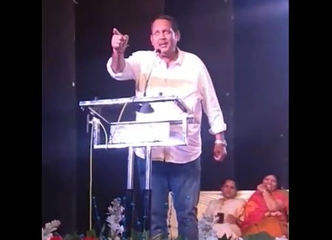 Video: 'Can not live without you', Udayan Raj sing the song and the workers at the same auspicious | Video : 'जी नही सकते तुम्हारे बिना', उदयनराजेंचं गाणं अन् कार्यकर्त्यांचा एकच जल्लोष Video: 'Can not live without you', Udayan Raj sing the song and the workers at the same auspicious | Video : 'जी नही सकते तुम्हारे बिना', उदयनराजेंचं गाणं अन् कार्यकर्त्यांचा एकच जल्लोष