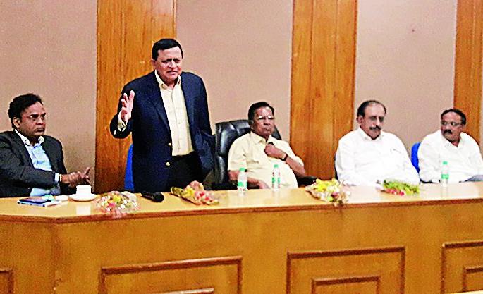 Maratha society should be recognized as an entrepreneur | मराठा समाजाची उद्योजक म्हणून ओळख निर्माण व्हावी Maratha society should be recognized as an entrepreneur | मराठा समाजाची उद्योजक म्हणून ओळख निर्माण व्हावी