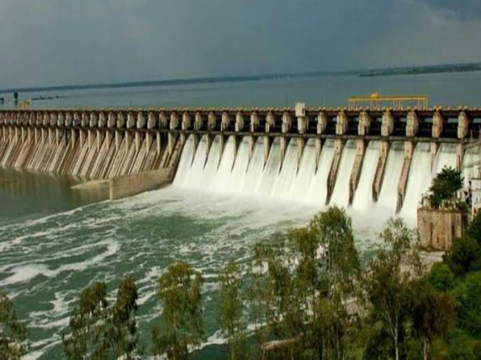 ujani dam finally 100 percent full 12,000 cusecs from Daund | Ujani Dam: अखेर १०० टक्के भरलं; दौंड मधून १२ हजार क्युसेकनं विसर्ग सुरु ujani dam finally 100 percent full 12,000 cusecs from Daund | Ujani Dam: अखेर १०० टक्के भरलं; दौंड मधून १२ हजार क्युसेकनं विसर्ग सुरु