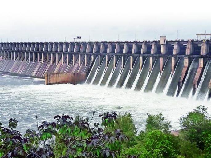 Ujani dam, a boon to farmers in Pune, Solapur and Ahmednagar districts, is 101 per cent full | पुणे, सोलापूर, अहमदनगर जिल्ह्यांतील शेतकऱ्यांना वरदान ठरणारे उजनी धरण भरले १०१ टक्के Ujani dam, a boon to farmers in Pune, Solapur and Ahmednagar districts, is 101 per cent full | पुणे, सोलापूर, अहमदनगर जिल्ह्यांतील शेतकऱ्यांना वरदान ठरणारे उजनी धरण भरले १०१ टक्के