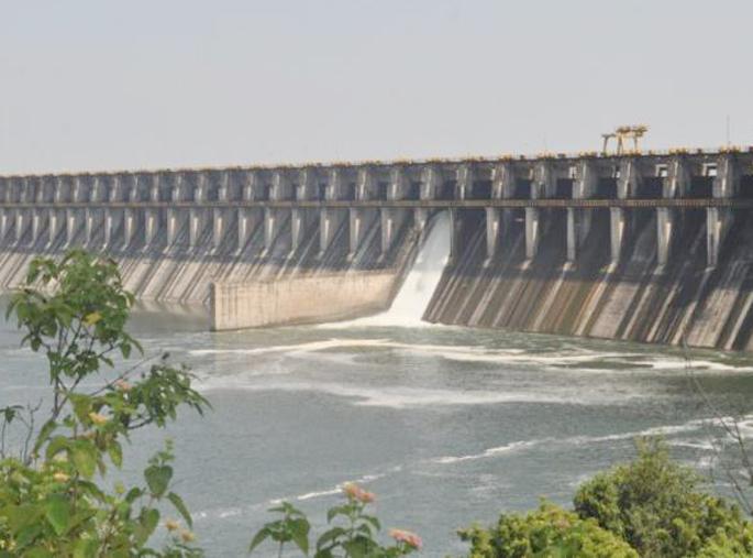 Twelve TMC water storage in Ujani dam in eight days | आनंदाची बातमी; उजनी धरणात आठ दिवसांत सव्वादोन टीएमसी पाणीसाठा Twelve TMC water storage in Ujani dam in eight days | आनंदाची बातमी; उजनी धरणात आठ दिवसांत सव्वादोन टीएमसी पाणीसाठा