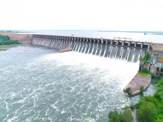 pune news Ujani original irrigation plan has been disrupted; discharge into the riverbed has begun | उजनीच्या मूळ सिंचन आराखड्याला छेद; नदीपात्रात विसर्ग सुरू pune news Ujani original irrigation plan has been disrupted; discharge into the riverbed has begun | उजनीच्या मूळ सिंचन आराखड्याला छेद; नदीपात्रात विसर्ग सुरू