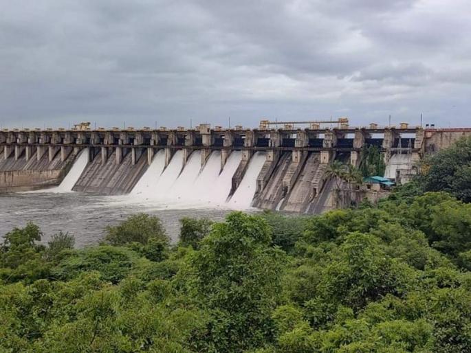 After half a century of water storage in Ujni, the water storage increased by 20 percent in five days | उजनीच्या पाणीसाठ्याचे अर्धशतक पार, पाचच दिवसांत २० टक्क्यांनी वाढला पाणीसाठा After half a century of water storage in Ujni, the water storage increased by 20 percent in five days | उजनीच्या पाणीसाठ्याचे अर्धशतक पार, पाचच दिवसांत २० टक्क्यांनी वाढला पाणीसाठा